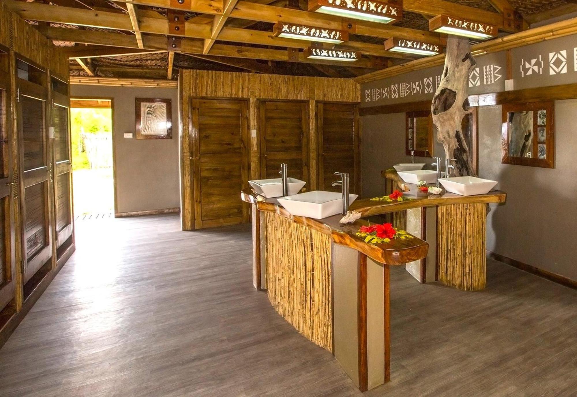 Barefoot Kuata Island Resort Exterior photo